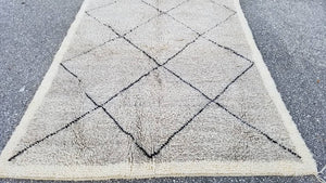6ft9 by 4ft7 Beige & gray Shaggy Beni ourain rug