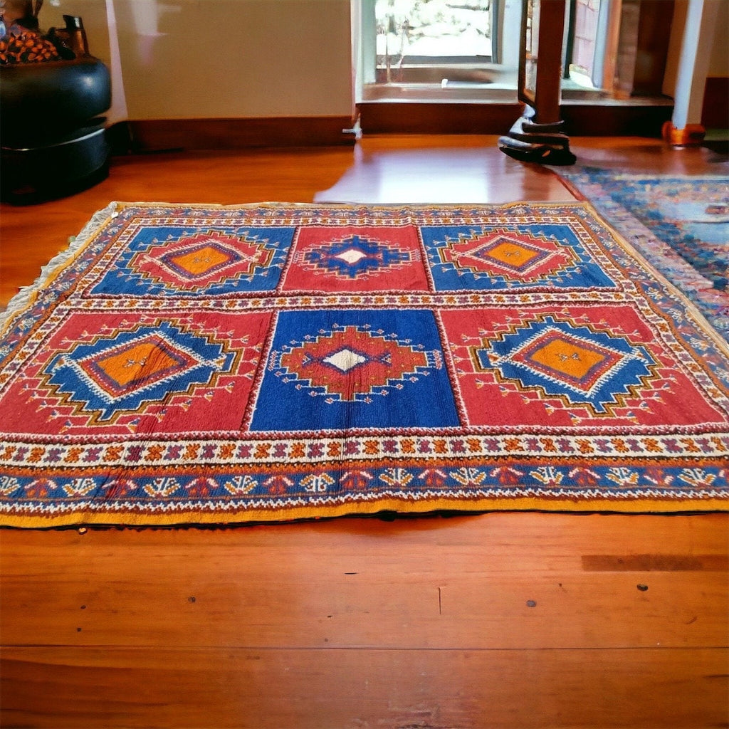 101” x 62” vintage rug handwoven moroccan carpet